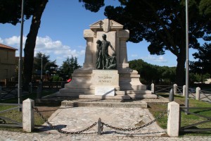 monumento caduti tarquinia