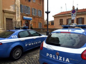 Tarquinia, lesioni aggravate: denunciati due stranieri dalla polizia ... Polizia di stato stranieri