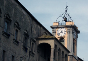 Comune di Tarquinia palazzo comunale torre orologio campanone