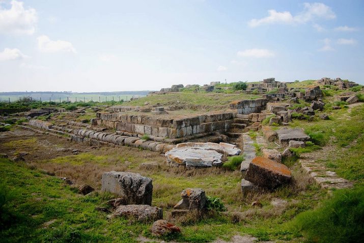 ara della regina tarquinia tempio