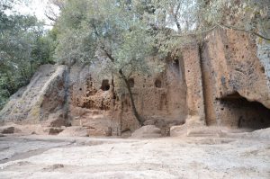 grotte scalina tomba rupestre
