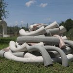 Lucilla Catania Frangiflutti, 2017 , marmi policromi, dim. ambientali, Sculture in campo. Parco di Scultura Contemporanea a Bassano in Teverina