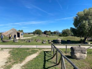 Panorama della Necropoli dei Monterozzi a Tarquinia con tumuli etruschi