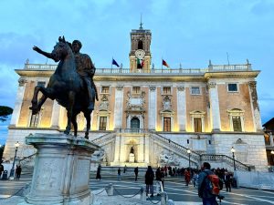 Campidoglio al tramonto con la statua equestre di Marco Aurelio, Roma