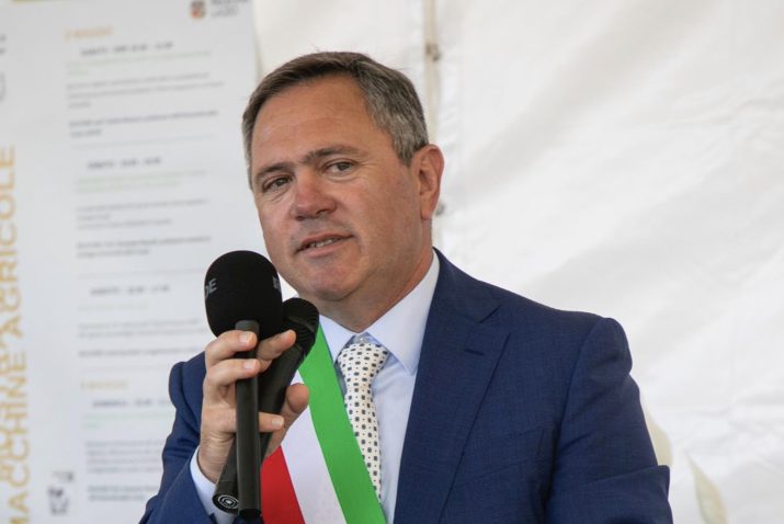 Il Sindaco di Tarquinia Francesco Sposetti durante un intervento pubblico