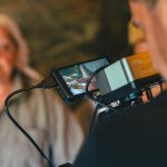 Troupe video Skylab Studios durante le riprese nel borgo di Panettieri, tra le vie del centro storico