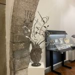 Le opere artigianali della mostra "Forme e Colori" a Palazzo Brugiotti, Viterbo.