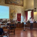 Gli interventi in aula consiliare durante il consiglio comunale straordinario sul futuro dell’ospedale di Tarquinia, luglio 2025.