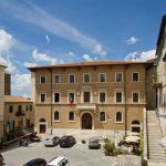 Facciata del municipio di Pitigliano, sede del Consiglio comunale nel centro storico