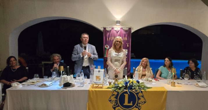 Roberta Ranucci e il sindaco di Tarquinia Francesco Sposetti al Passaggio della Campana del Lions Club Tarquinia 2024