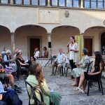 Evento pubblico a Fiesole per la candidatura a Capitale Italiana della Cultura 2028, con cittadini e istituzioni presenti.
