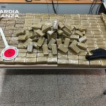 Panetti di hashish sequestrati dalla Guardia di Finanza a Tarquinia, 30 kg suddivisi in 297 confezioni.