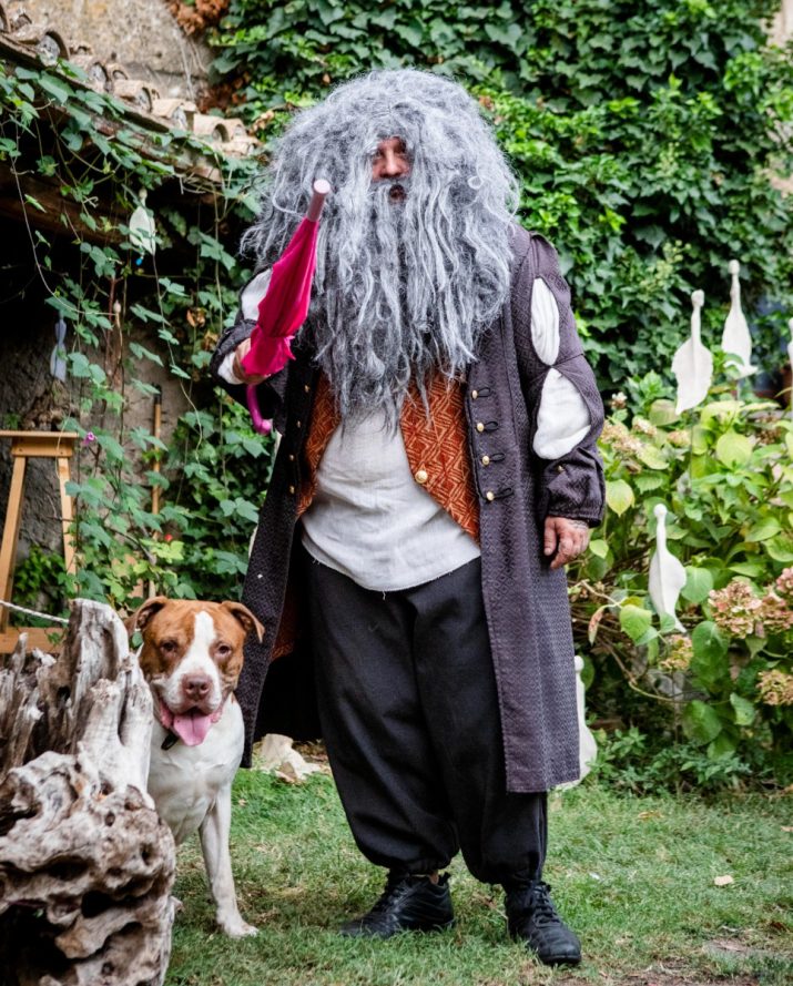 Interprete di Rubeus Hagrid con cane durante Back to Hogwarts a Tarquinia