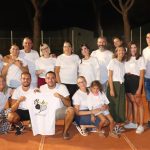 Gruppo di amici di Roberto Cattaneo alla serata conclusiva del Memorial 2025 a Tarquinia