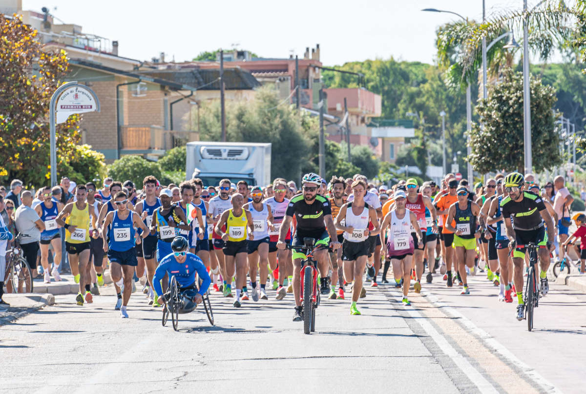 Partenza della 10 km del Mare a Tarquinia Lido