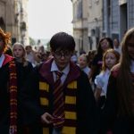 Bambini nei panni di Harry Potter, Ron Weasley e Hermione Granger durante Back to Hogwarts 2025 a Tarquinia.