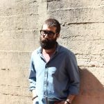 Ritratto di Matteo Paoloni, autore tarquiniese del romanzo Le impercettibili oscillazioni.