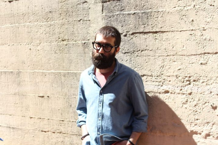 Ritratto di Matteo Paoloni, autore tarquiniese del romanzo Le impercettibili oscillazioni.