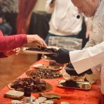 Un momento dell'inaugurazione di Tarquinia Deliziosa con degustazione di cioccolata e rum