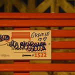 Tarquinia, la panchina rossa, simbolo della lotta alla violenza sulle donne, vandalizzata