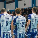 Il gruppo del Tuscania Volley in una pausa del match