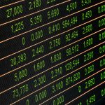 Monitor che mostra i numeri della Borsa