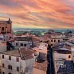 Il centro storico di Montalto di Castro al tramonto