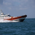 Un mezzo della Guardia Costiera di Civitavecchia in azione in mare