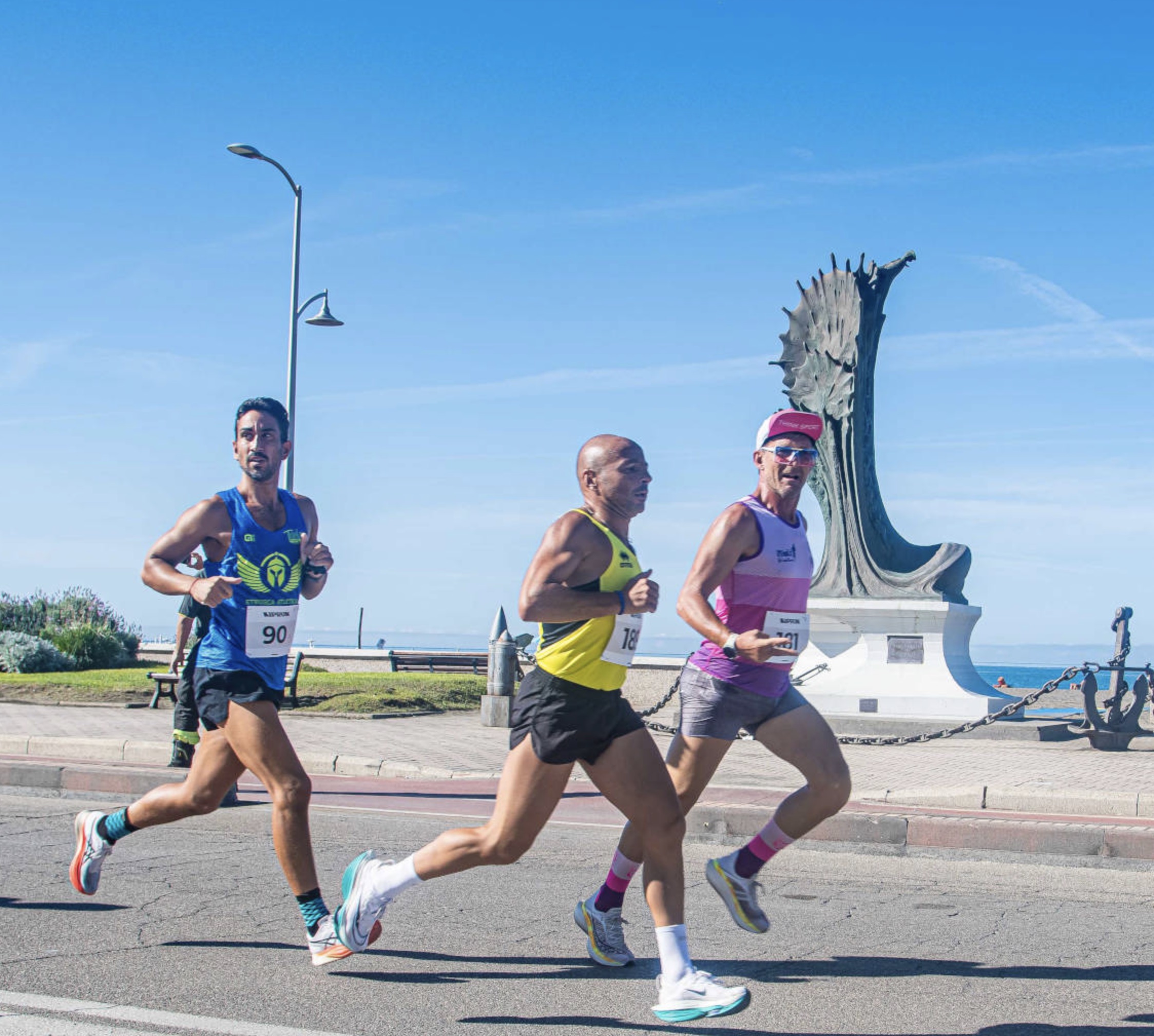 Atleti alla 10 km del Mare - Nature Run di Tarquinia Lido