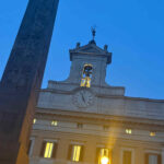 Palazzo Montecitorio a Roma, sede della Camera dei deputati, con l'obelisco in piazza